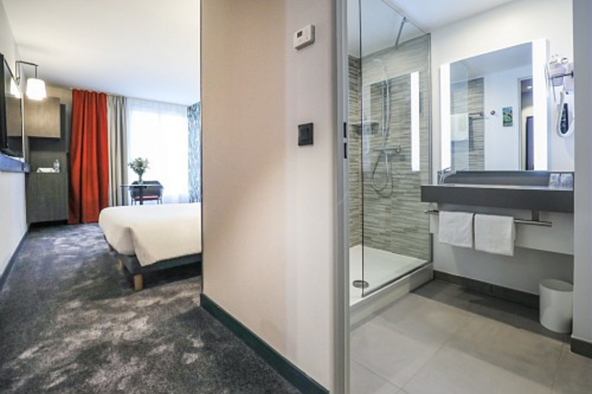 

Napoli - Nanterre - ibis Styles Puteaux Paris La Defense