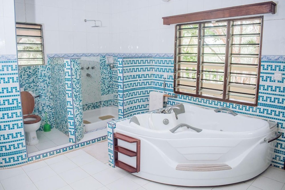 

Bologna - Kenya - costa di Mombasa, Oceano Indiano - Kijani Cottages Diani Beach