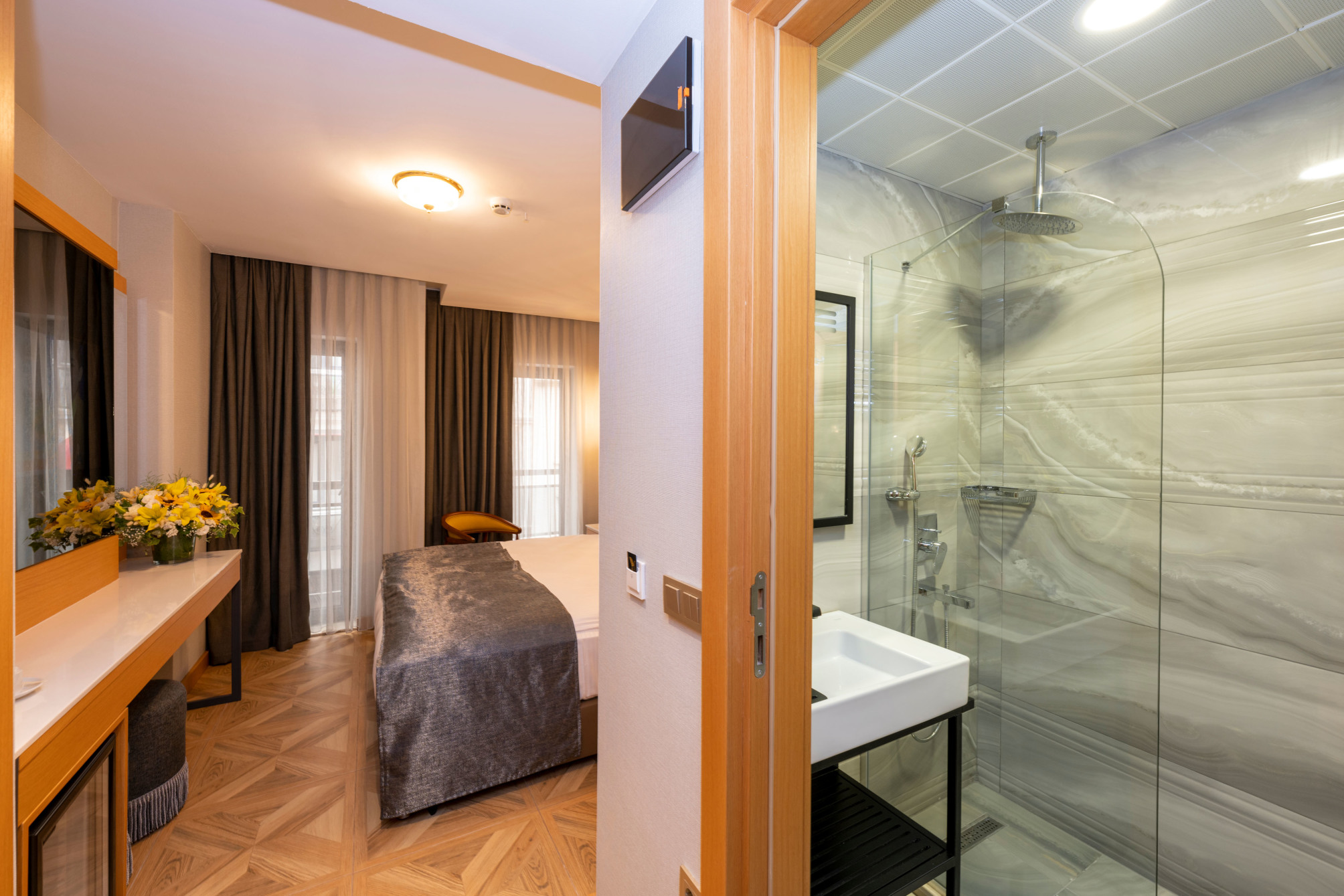Luxury twin/double room with french balcony