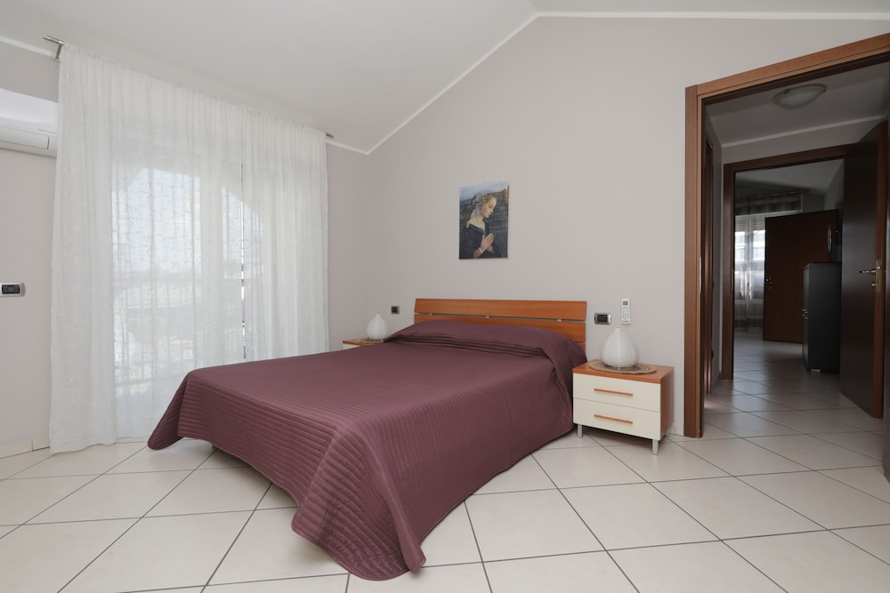 

Salerno - Monza - Hotel Residence Aurora