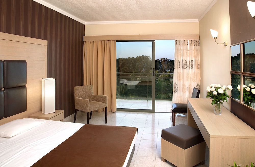 

Verona - Agios Fokas - Kipriotis Hippocrates Hotel