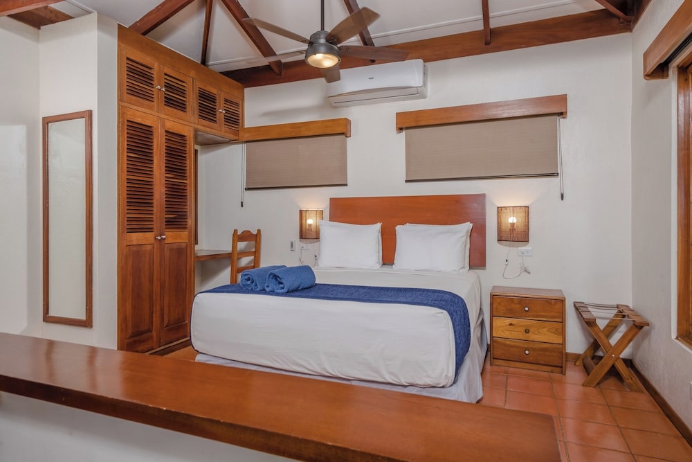 

Bologna - Tamarindo - The Coast Beachfront Hotel