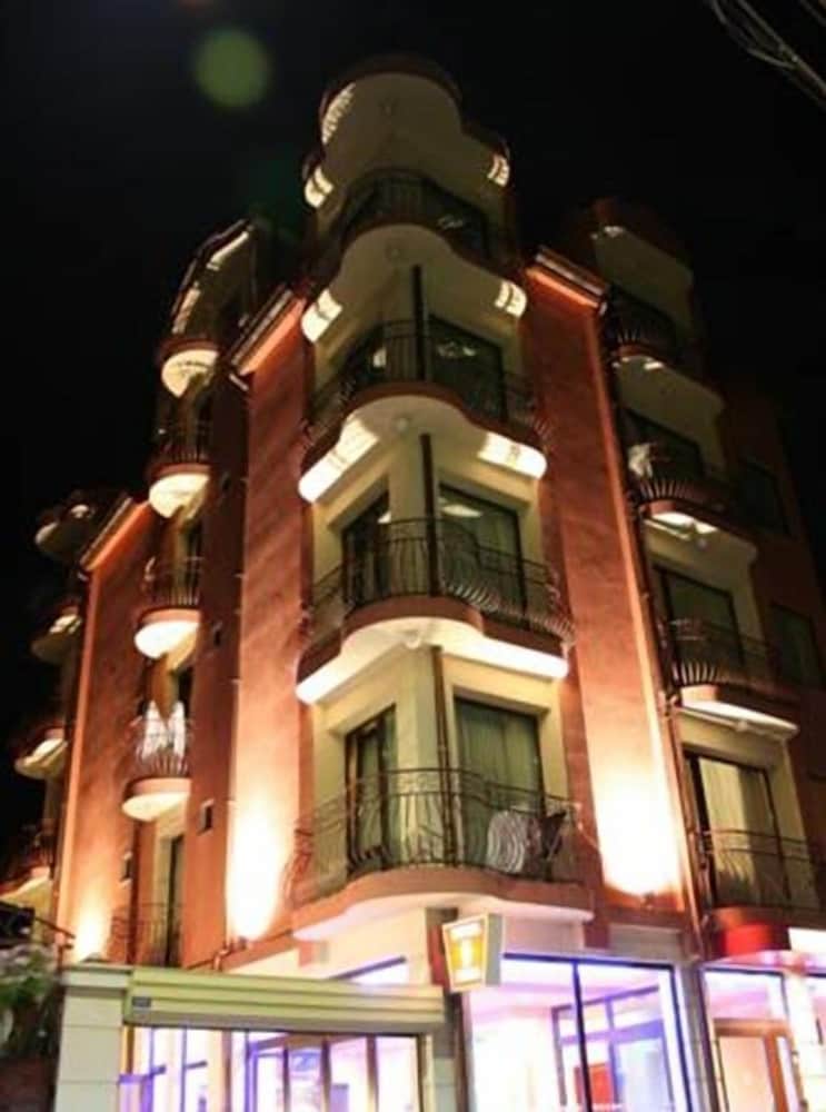 

Roma - Mar Nero - Costa di Burgas - Sofia Family Hotel