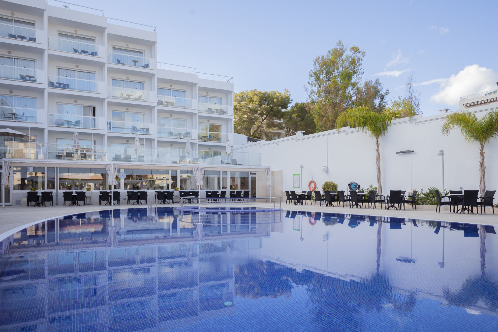 

Bologna - Camp de Mar - Aparthotel y Hotel Paguera Beach