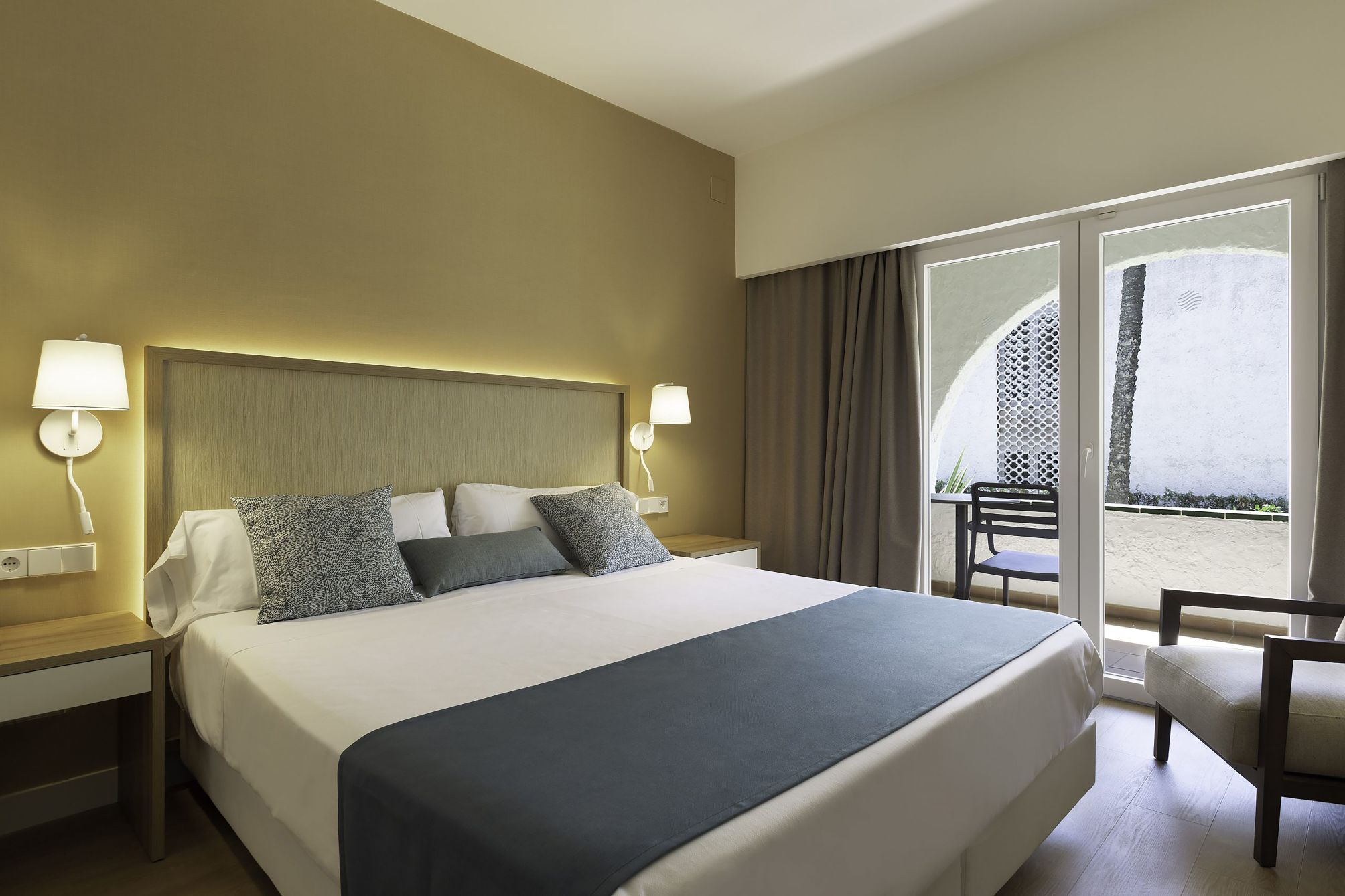 

Roma - Mahon - AluaSoul Menorca - Adults Only