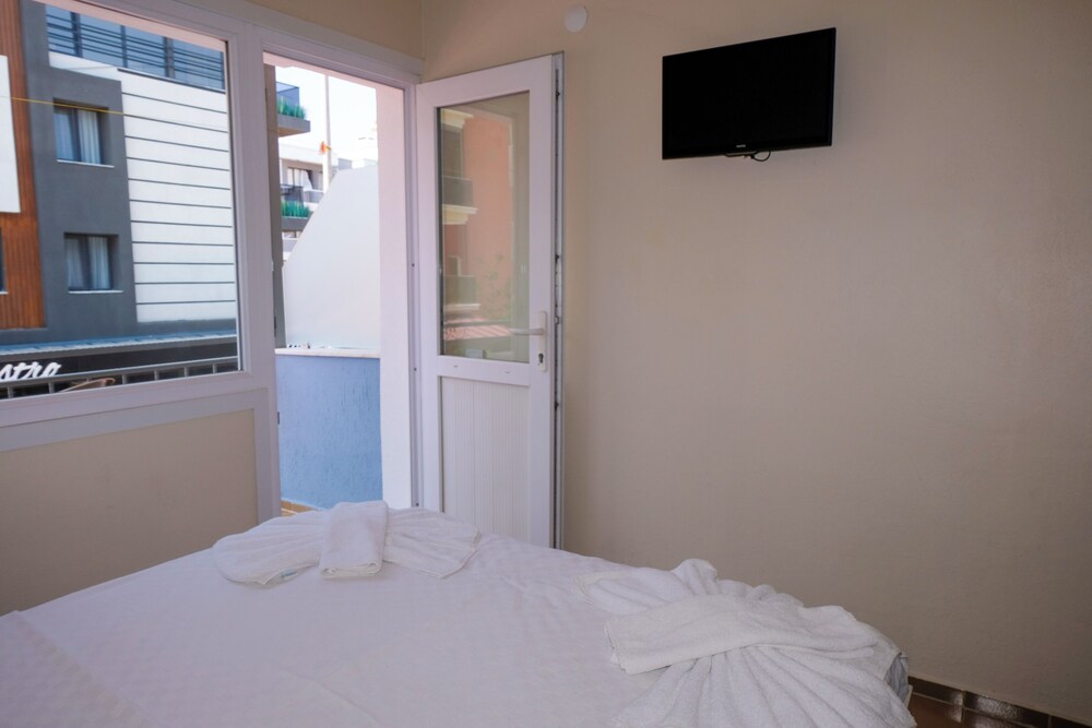 

Palermo - Gumuldur - Ileri Otel Gumuldur