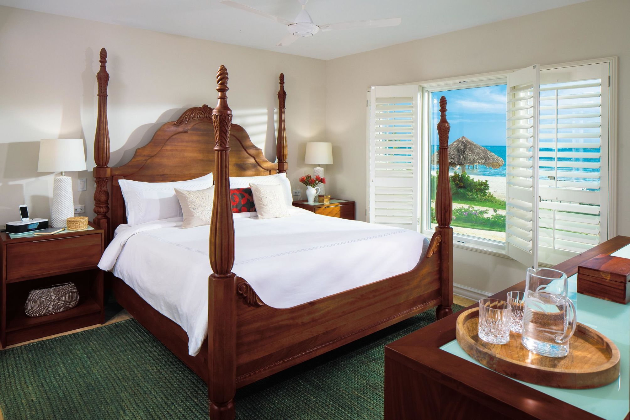 

Roma - Whitehouse - Sandals South Coast