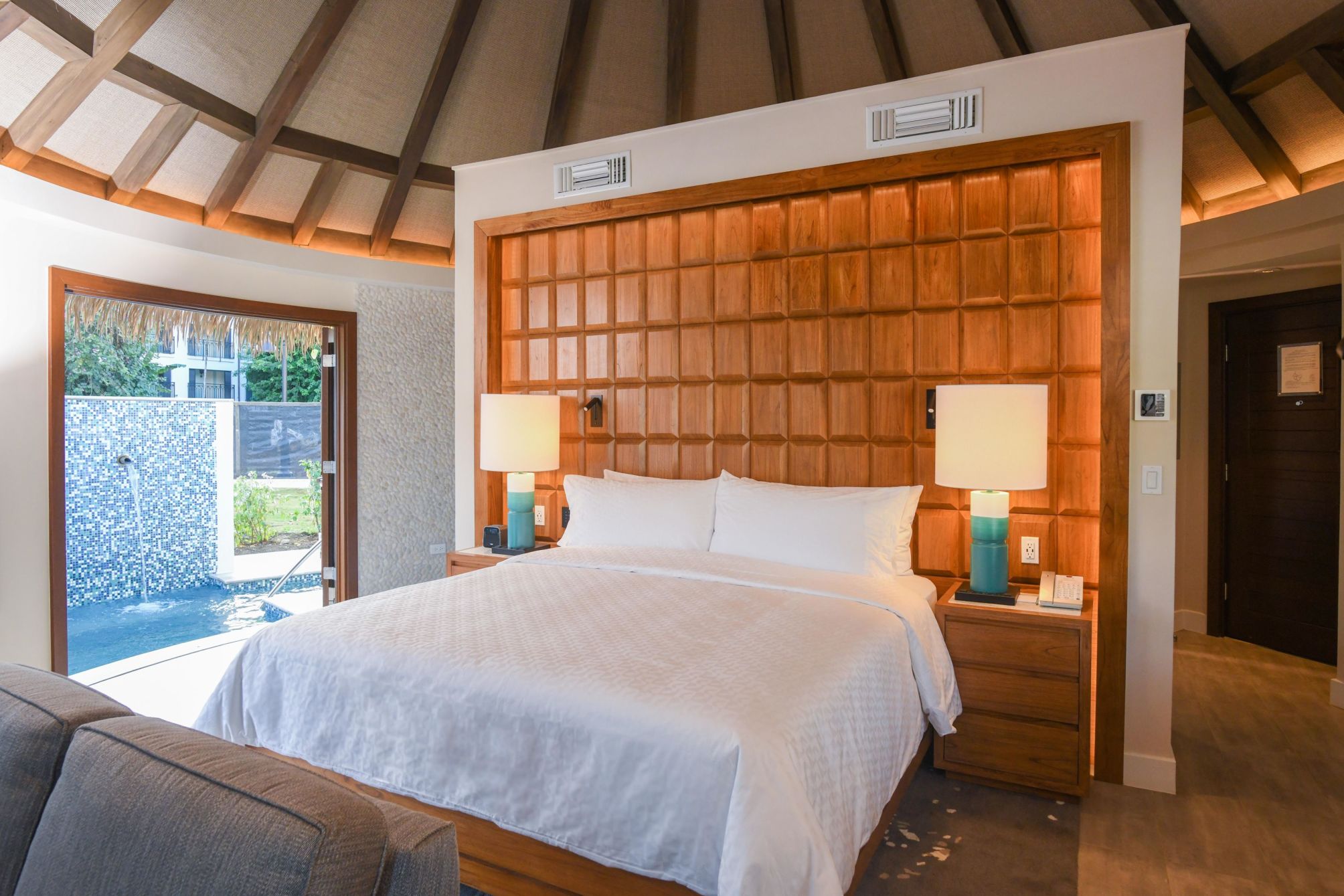 

Roma - Whitehouse - Sandals South Coast