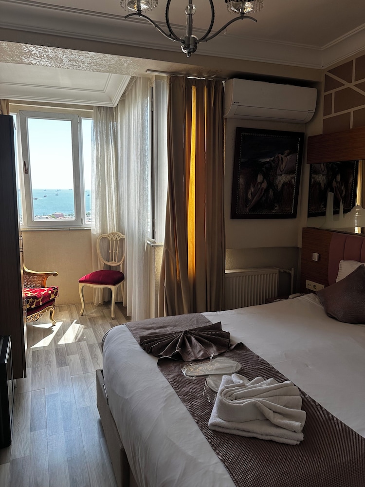 

Bologna - Beyoğlu - Divas Silver Hotel
