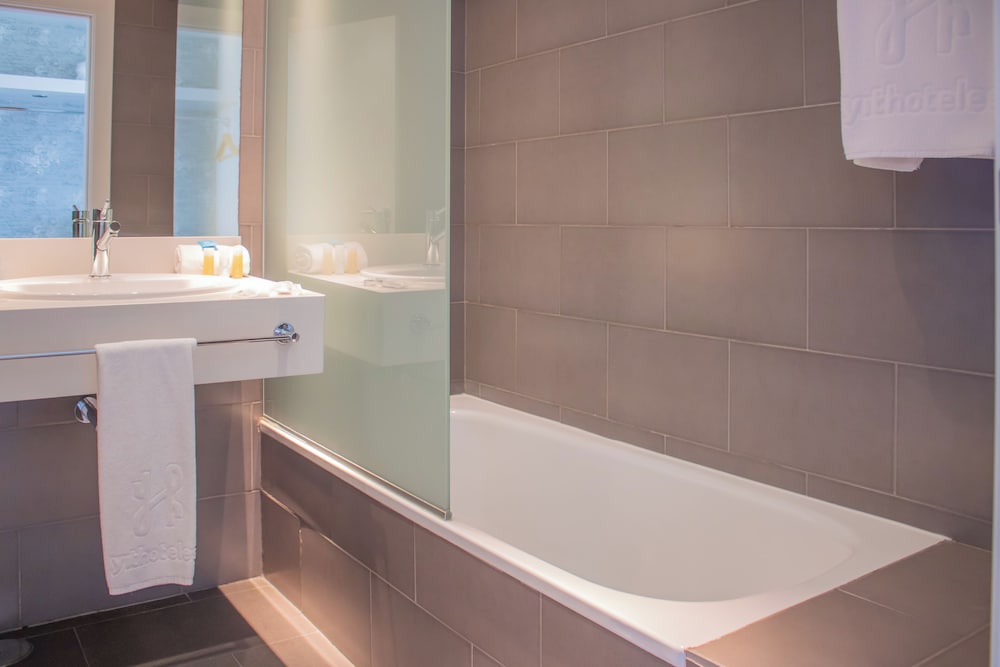

Lamezia Terme - Siviglia - Hotel YIT Vía Sevilla Mairena