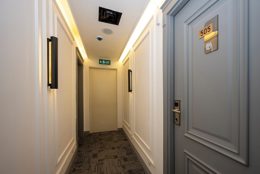 

Firenze - Istanbul, New Airport - The Private Airport Hotel