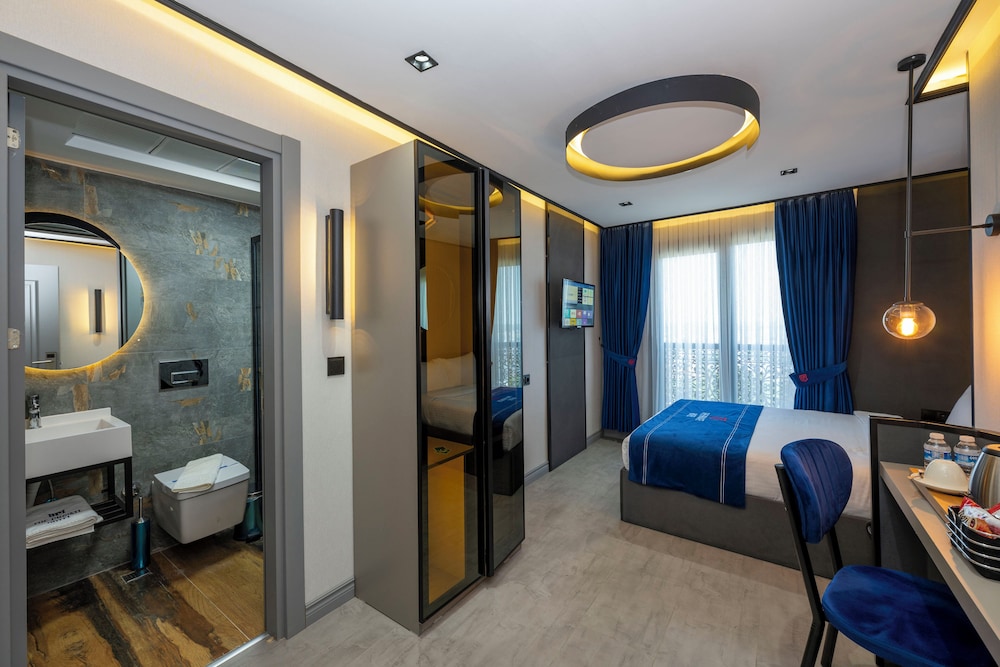 

Bologna - Istanbul, New Airport - The Private Airport Hotel