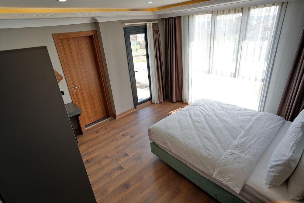 

Bari - Istanbul - Shelton Airport Hotel