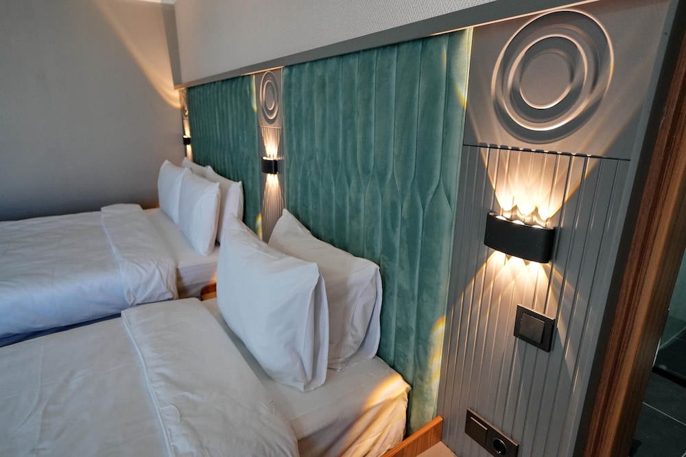

Bologna - Istanbul - Shelton Airport Hotel