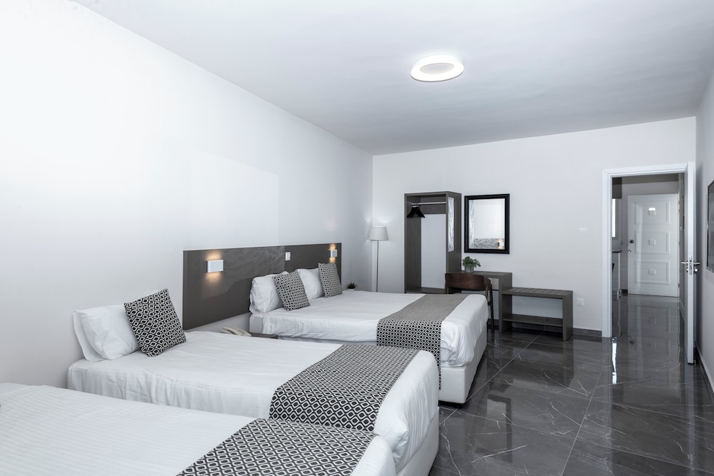 

Napoli - Larnaca - Blazer Residence