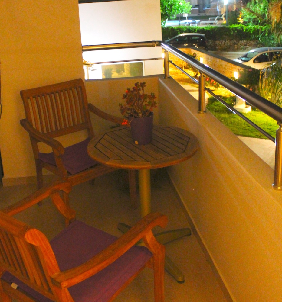 

Catania - Kissamos - Arodamos Studios Apartments