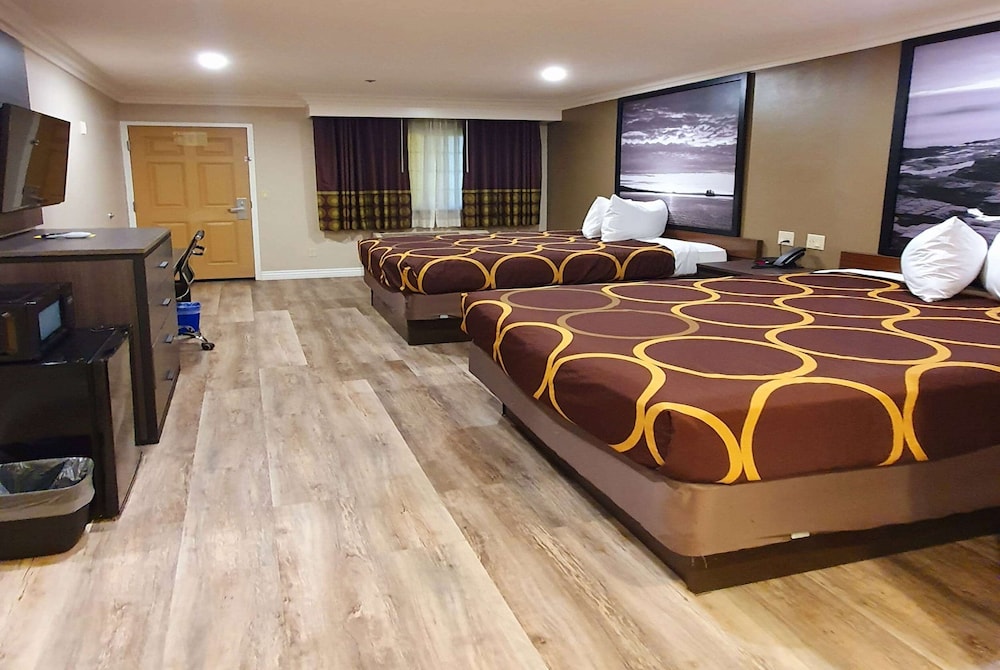 

Catania - Los Angeles (CA) - Super 8 By Wyndham Cypress Buena Park Area