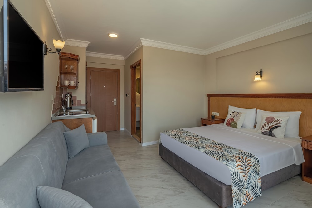 

Catania - Kusadasi - Rosy Suites Hotel