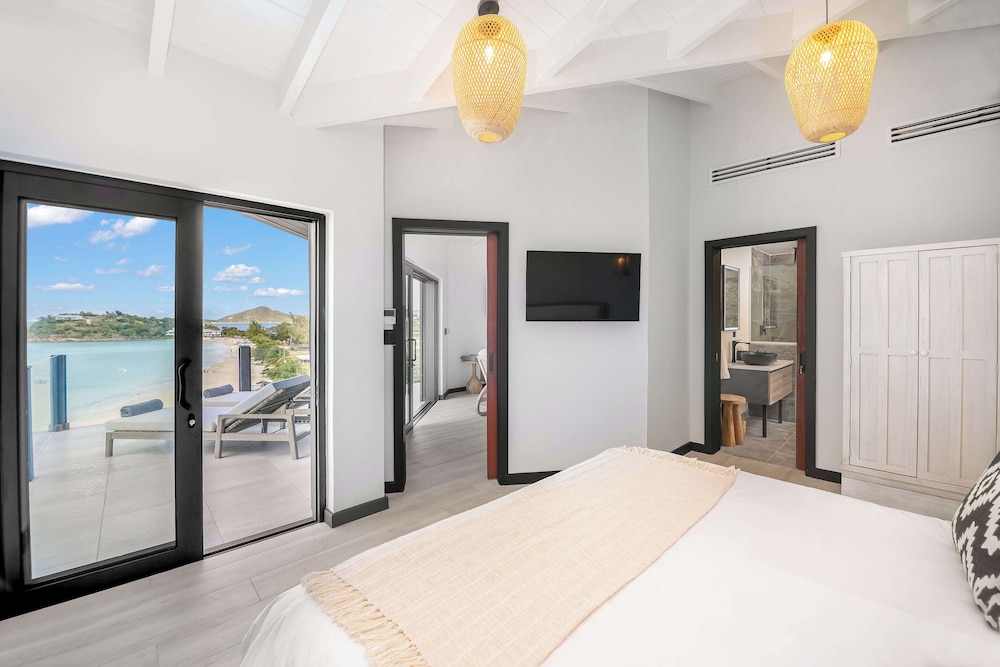 

Venezia - Bolans - Tamarind Hills Resort & Villas