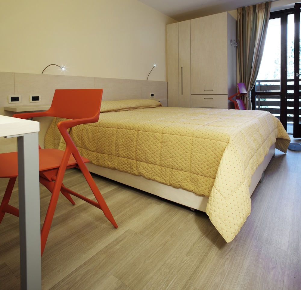 

Milano - Dolomiti, Montagna Italia - Hotel Alaska