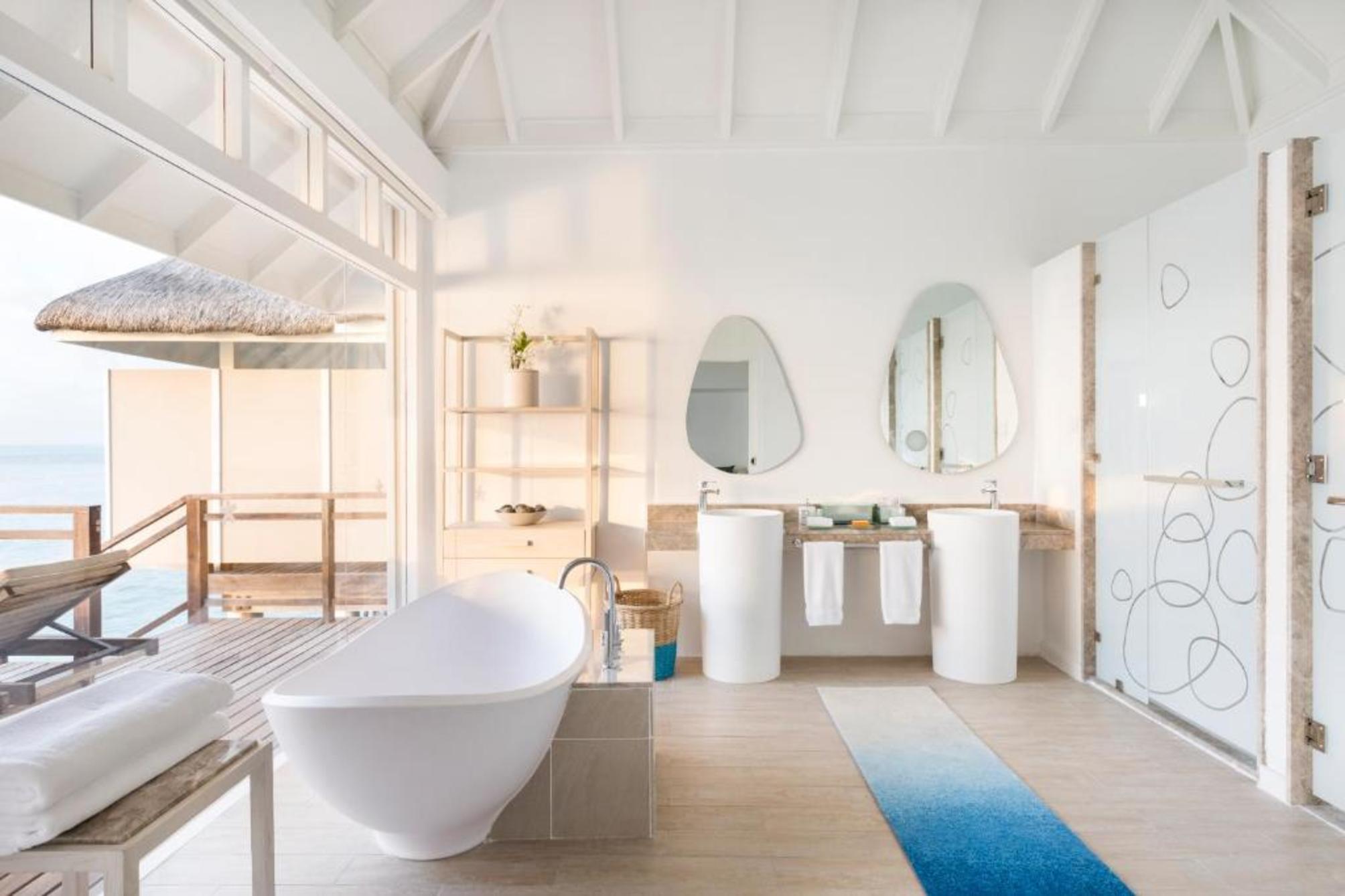 

Roma - Dhigurah - LUX South Ari Atoll Resort & Villas