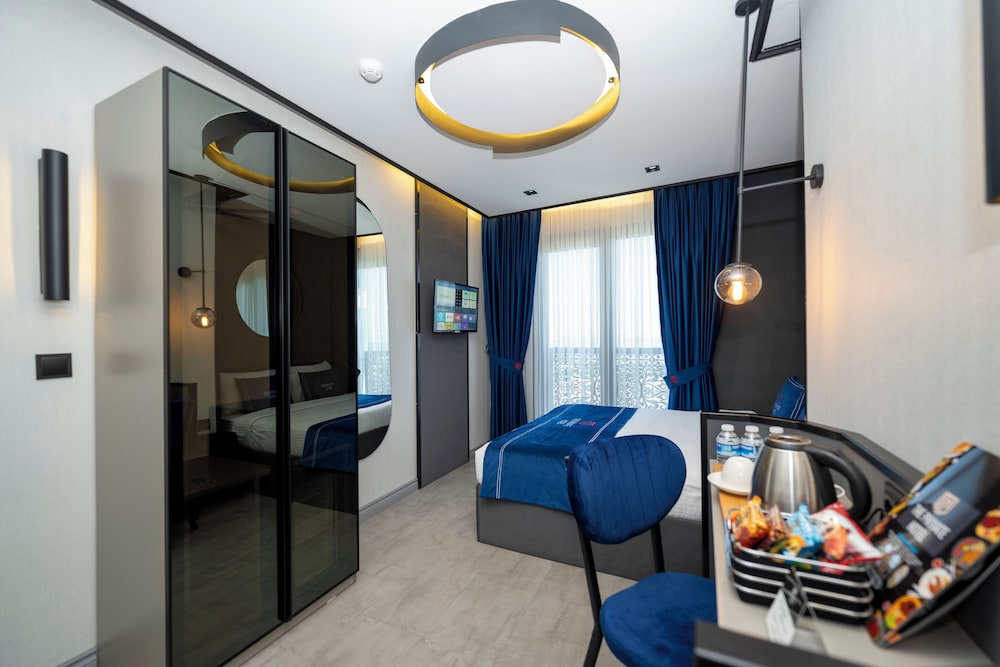 

Torino - Istanbul, New Airport - The Private Airport Hotel