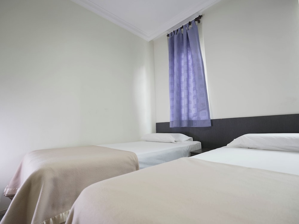 

Roma - Singapore - Amrise Hotel
