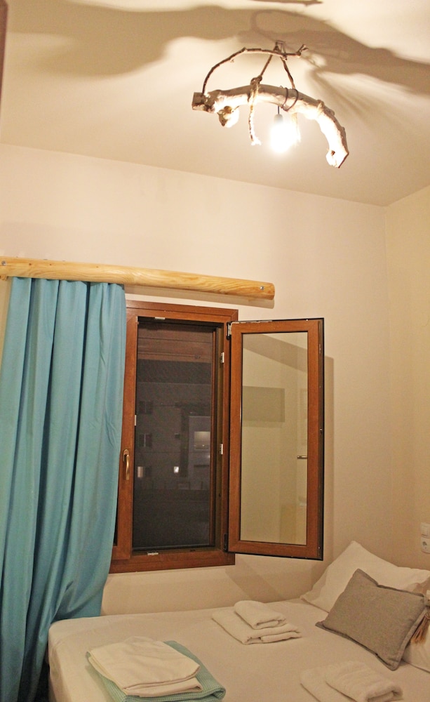 

Genova - Kissamos - Arodamos Studios Apartments