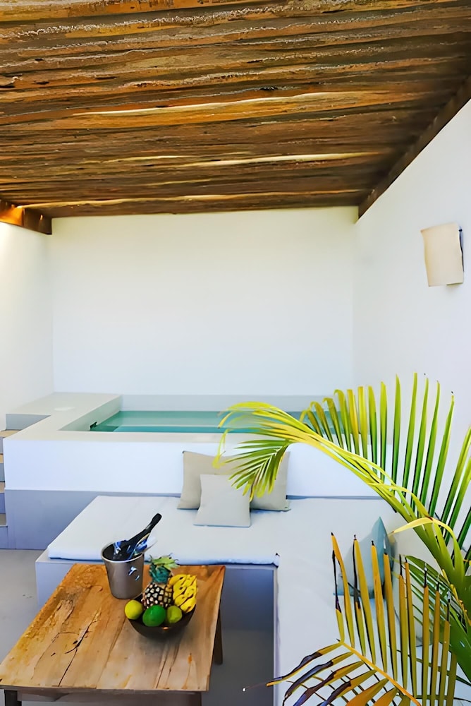 

Lamezia Terme - Bwejuu - Dhow Inn Boutique Hotel