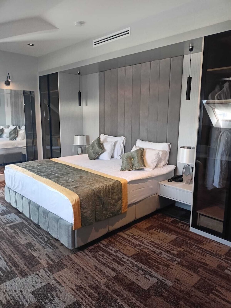

Milano - Büyükçekmece - Livello Hotel