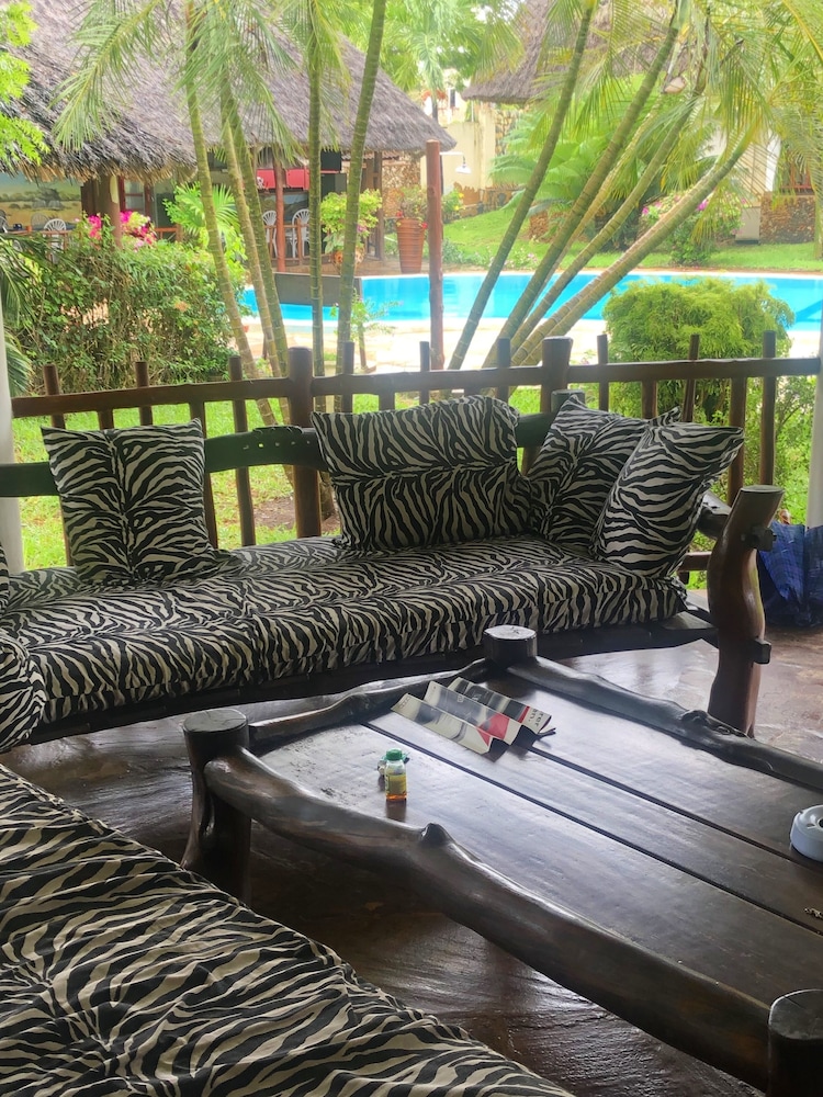 

Roma - Galu - Diani-Paradise-Villas