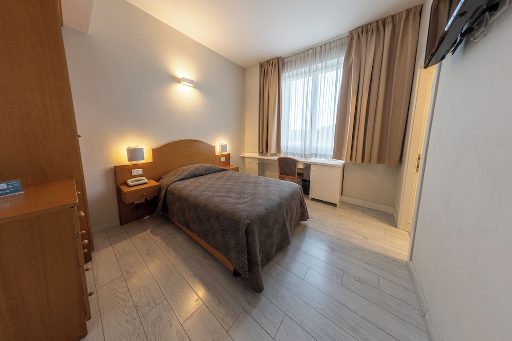 

Milano - Ostia Lido - Hotel Isola Sacra Rome Airport