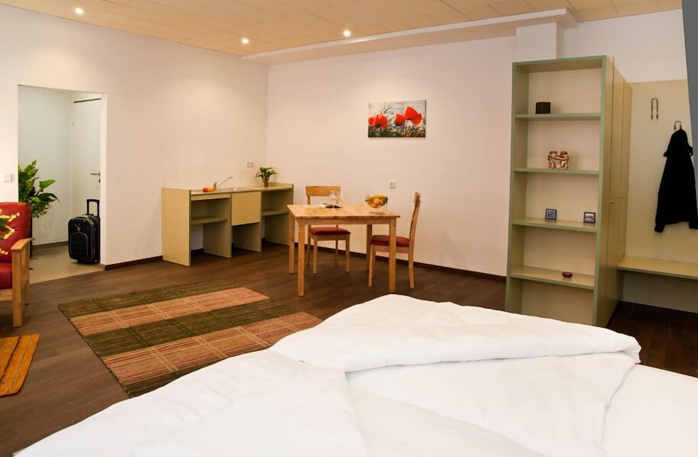 

Napoli - Wiener Neustadt - WinRooms "hotel&appartement