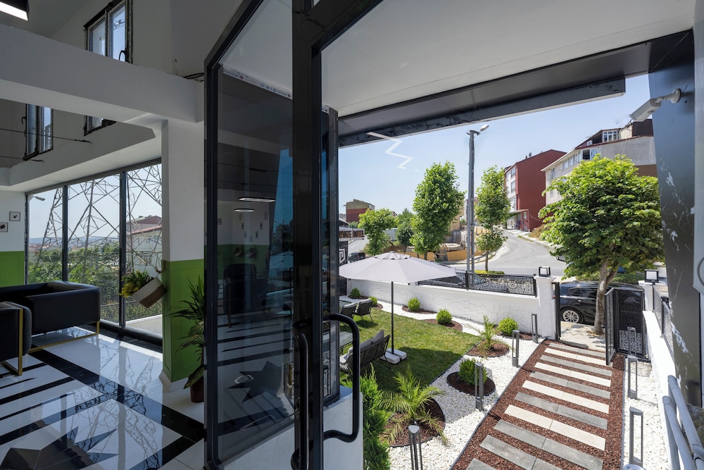 

Milano - Istanbul, New Airport - The Private Airport Hotel