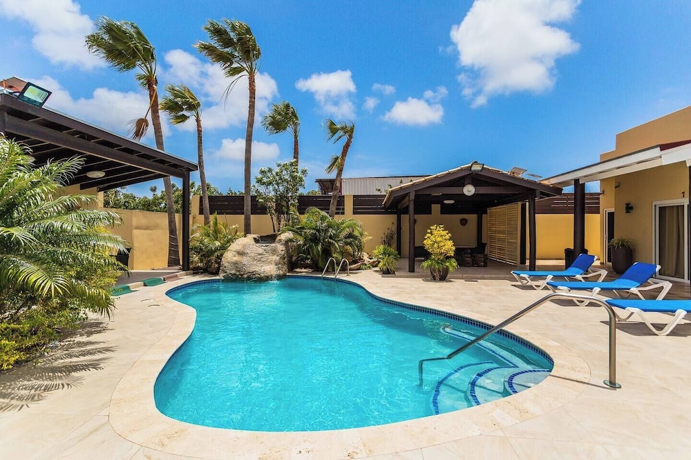 

Milano - Oranjestad - Juanedu Suites