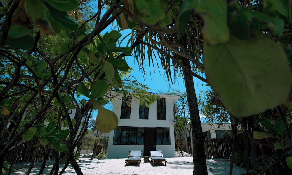 

Verona - Bwejuu - Indigo Beach Zanzibar
