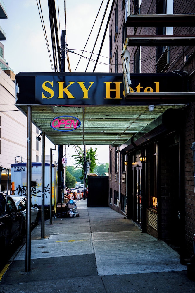 

Bologna - Queens - Sky Hotel Flushing/Laguardia Airport