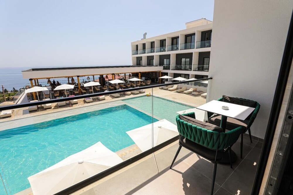 

Palermo - Dhërmi - Black Diamond Hotel Dhermi