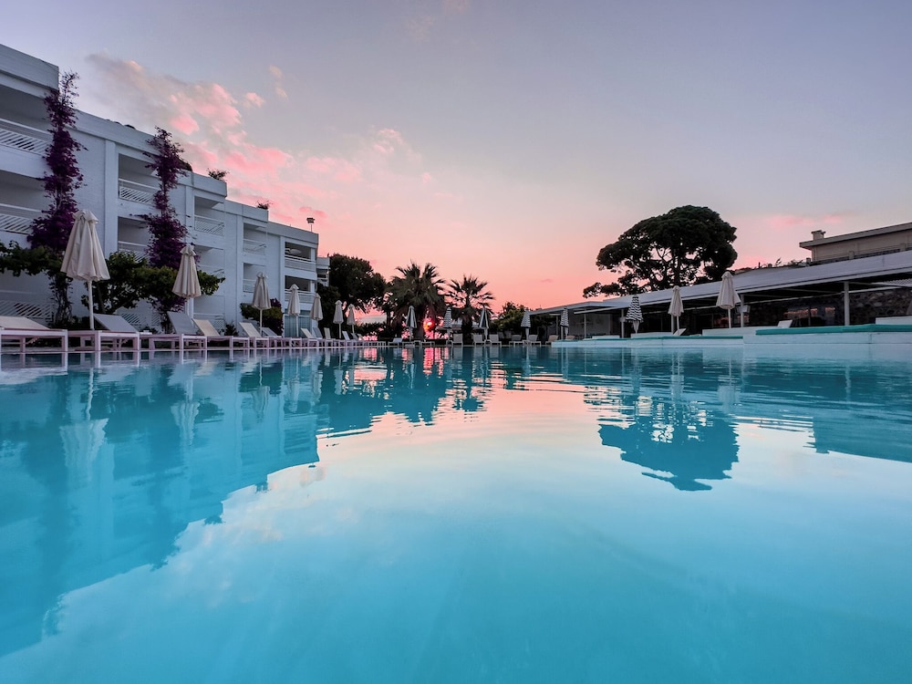 

Milano - Néa Mákri - Marathon Beach Resort
