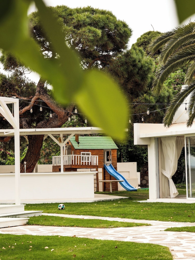

Milano - Néa Mákri - Marathon Beach Resort