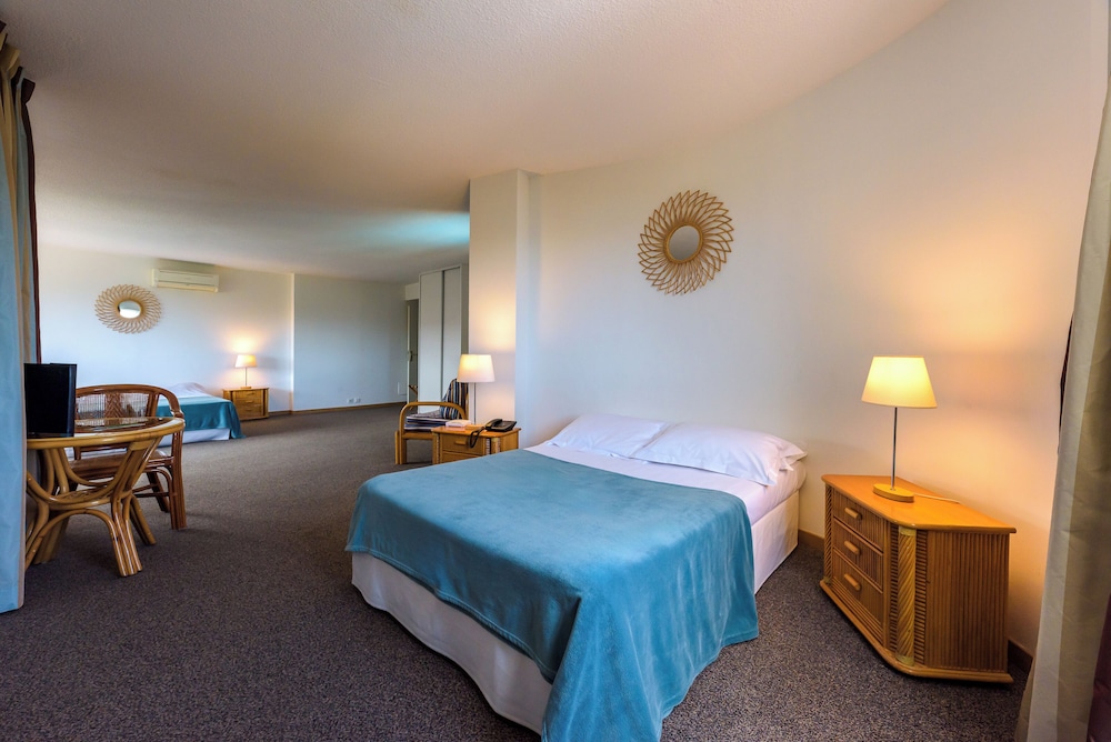 

Napoli - Porto-Vecchio - Hotel Le Tilbury