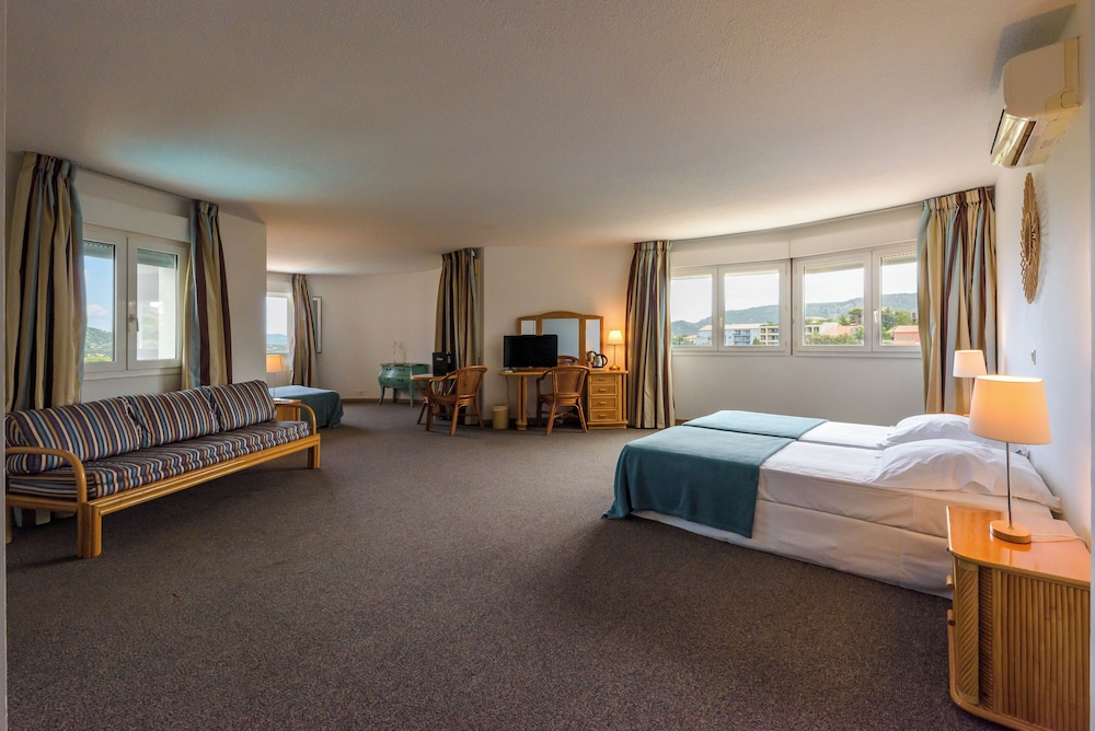 

Lamezia Terme - Porto-Vecchio - Hotel Le Tilbury