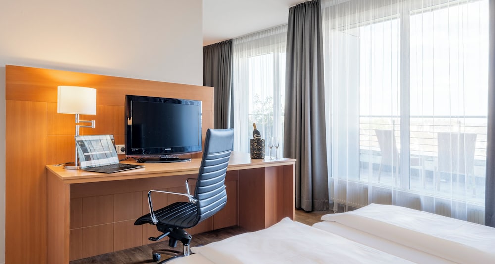 

Bari - Colonia - PLAZA Premium Köln