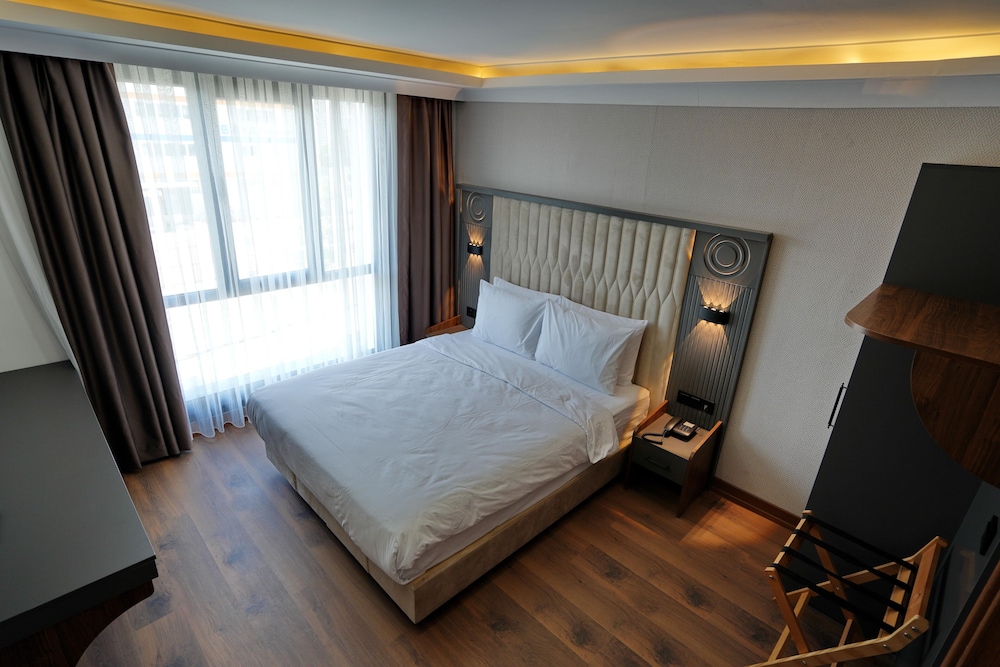 

Cagliari - Istanbul - Shelton Airport Hotel