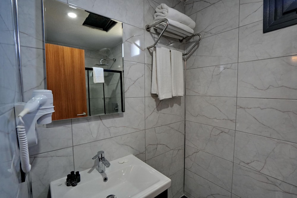 

Napoli - Istanbul - Shelton Airport Hotel