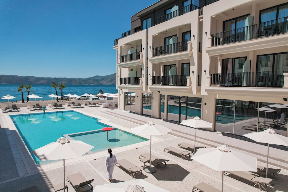 

Bari - Orikum - JOST Caravel