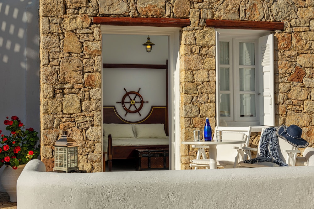 

Verona - Folégandros - Chora Resort Hotel & Spa