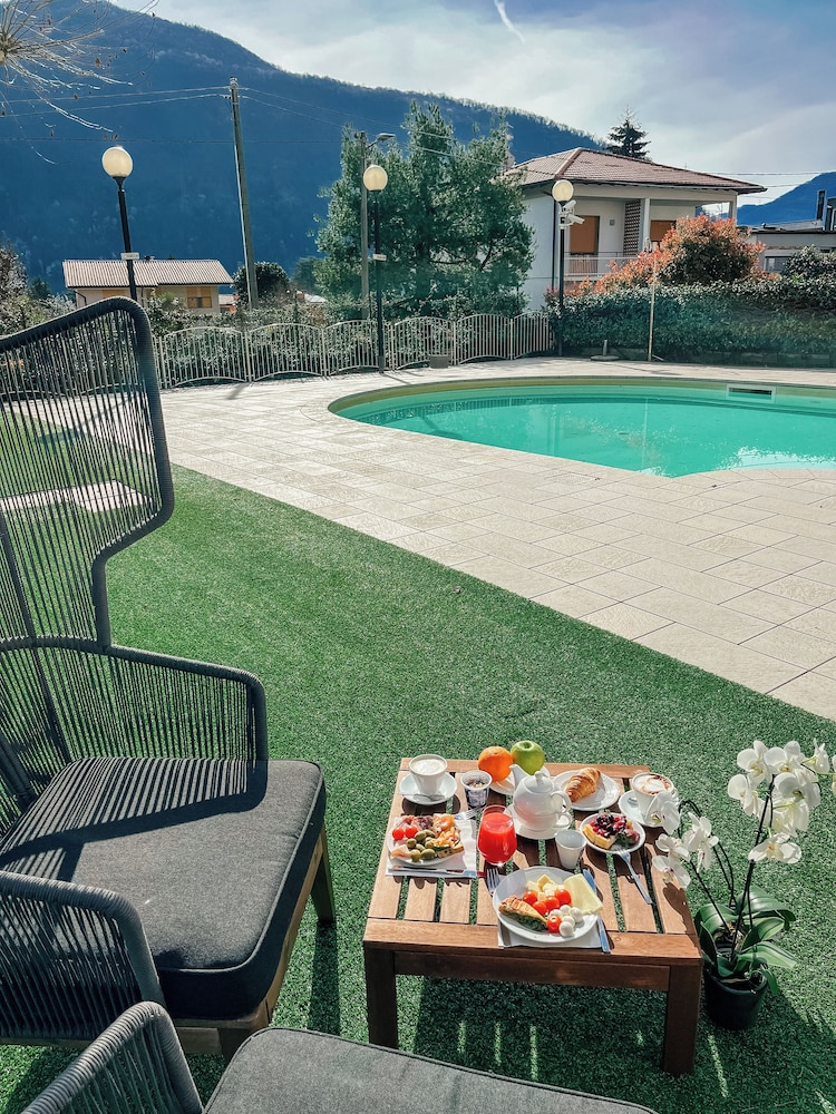 

Milano - Lugano - Caroline Hotel