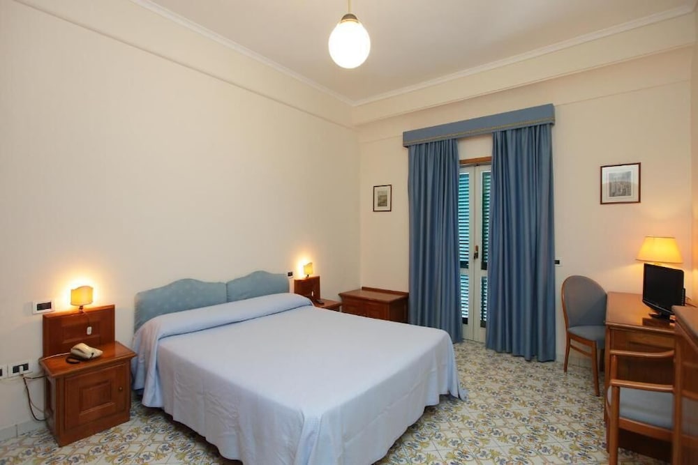 

Venezia - Sorrento - Hotel Mega Mare