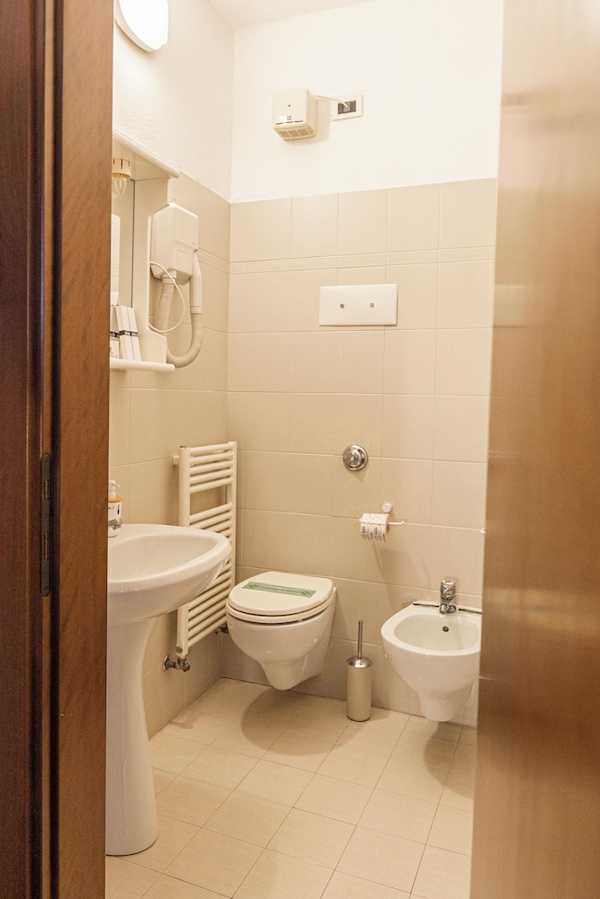 

Lamezia Terme - Venezia, Aeroporto Marco Polo - Hotel Villa Sara